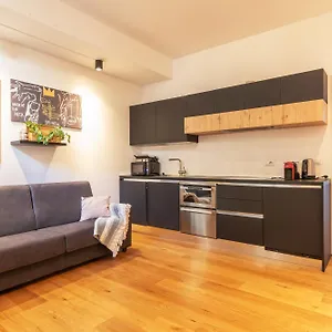https://appartamento-isola-2.italymilanhotels.net