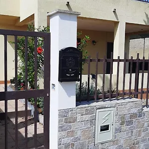 https://falcon-house.sicilyhotelsitaly.net