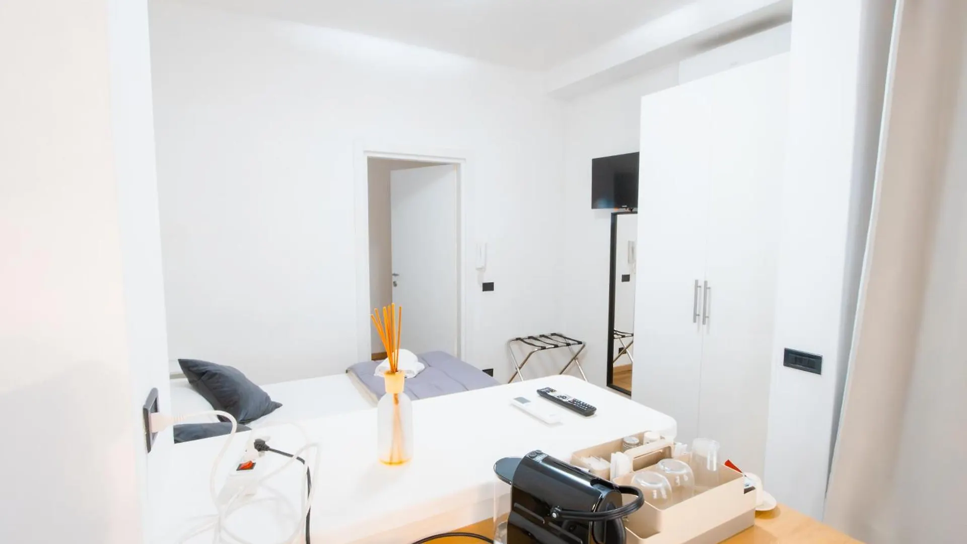 Karulli Home Bari 0*,  Italia