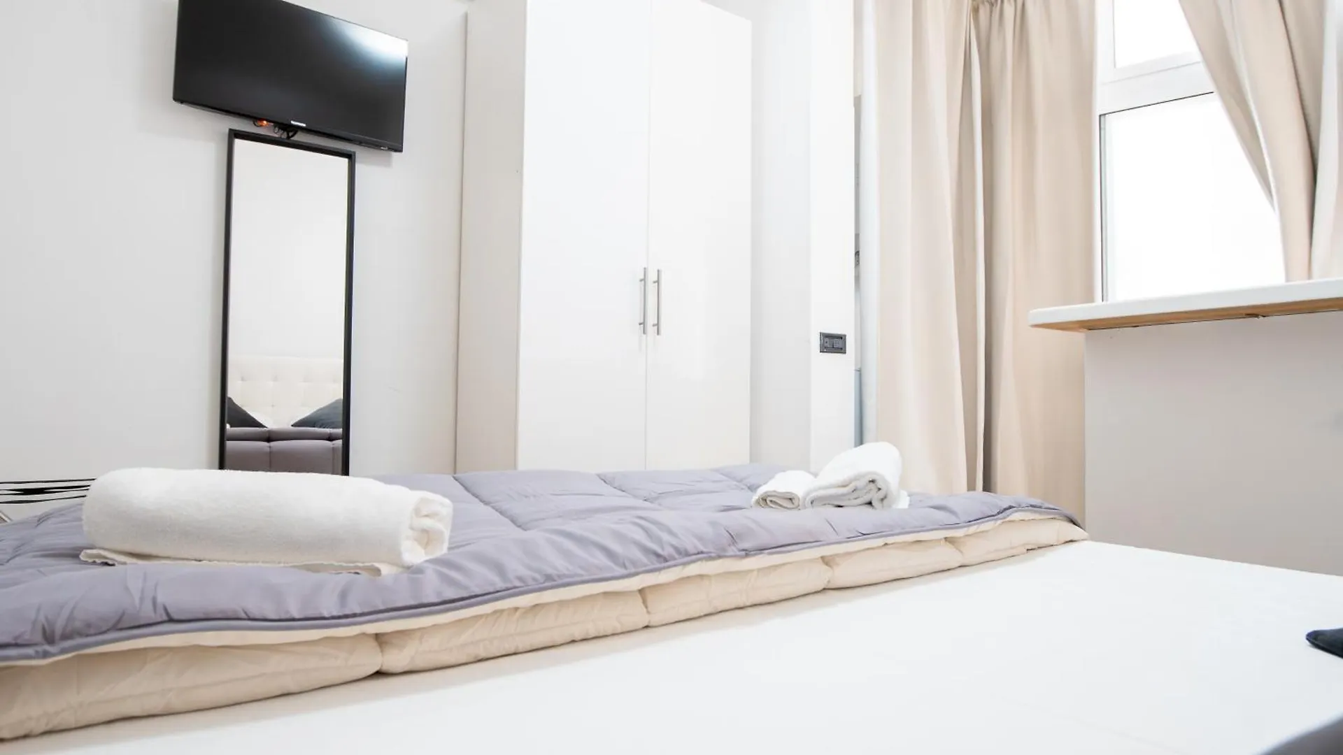 Karulli Home Bari 0*,  Italy