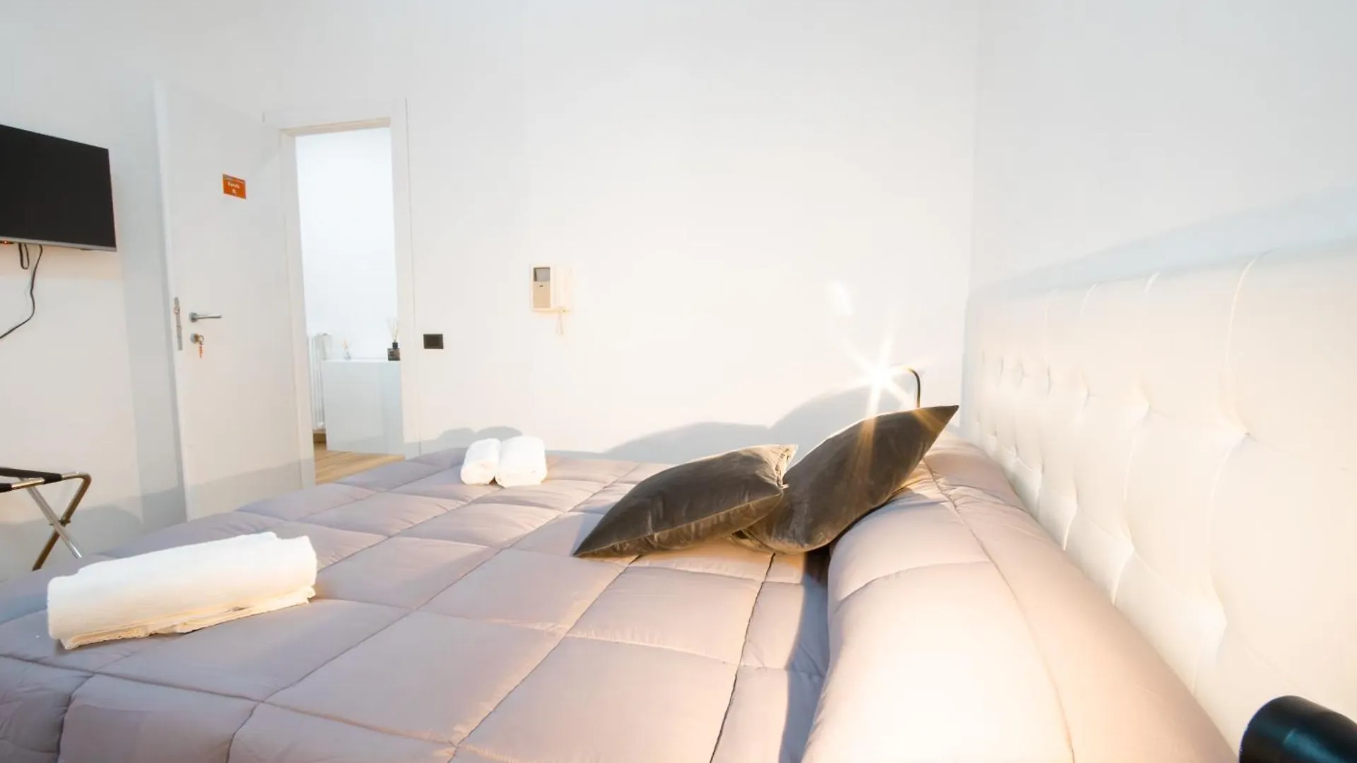 Karulli Home Bari 0*,  Italia